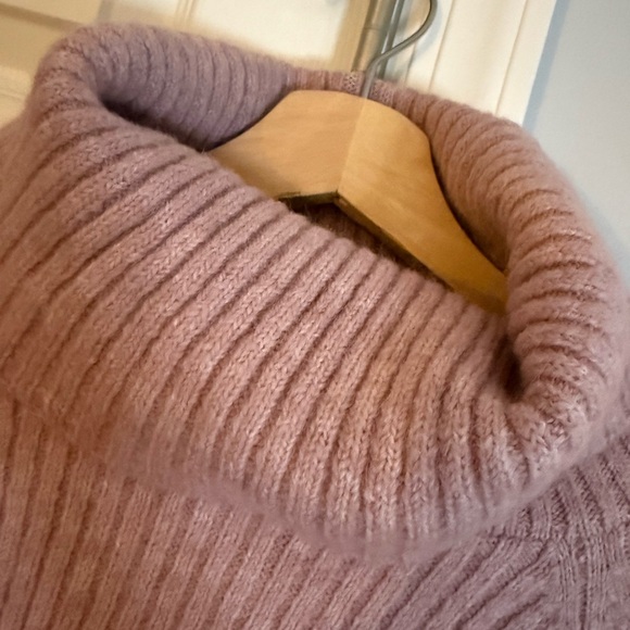 Cozy Mauve Turtleneck Sweater - Picture 4 of 5